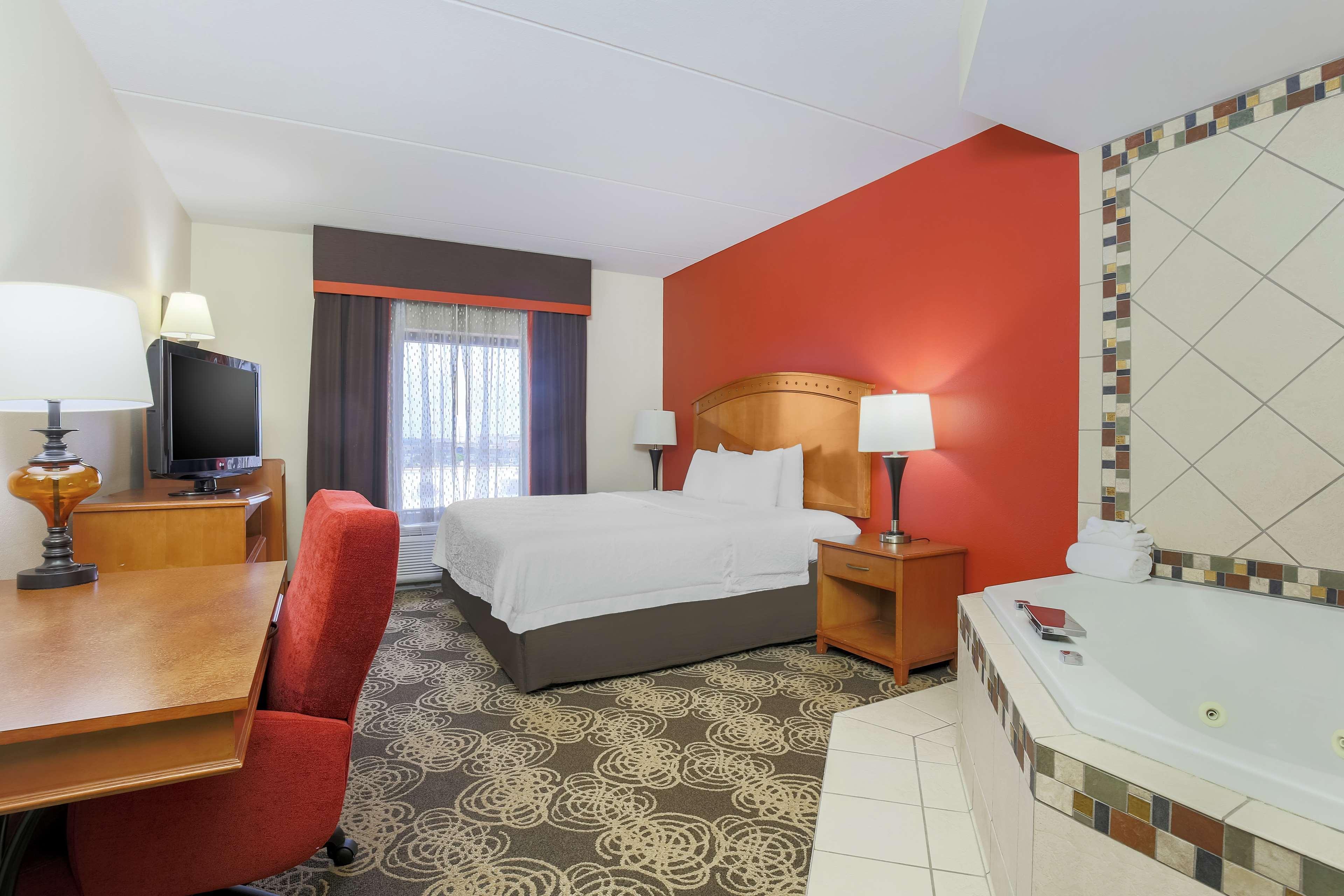 Hampton Inn & Suites Dallas-Алън Екстериор снимка