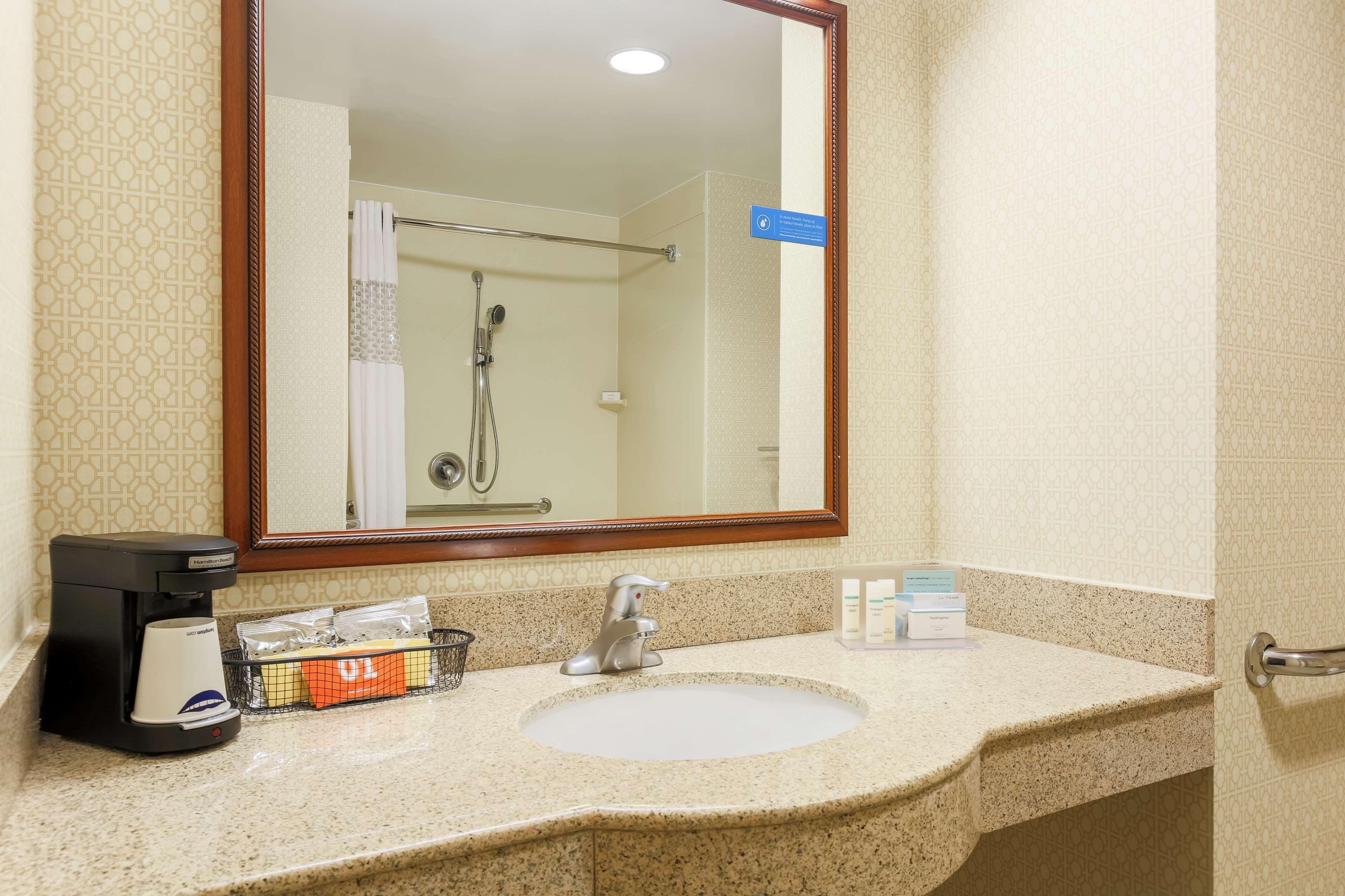 Hampton Inn & Suites Dallas-Алън Екстериор снимка