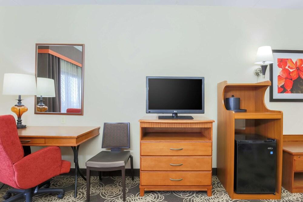 Hampton Inn & Suites Dallas-Алън Екстериор снимка