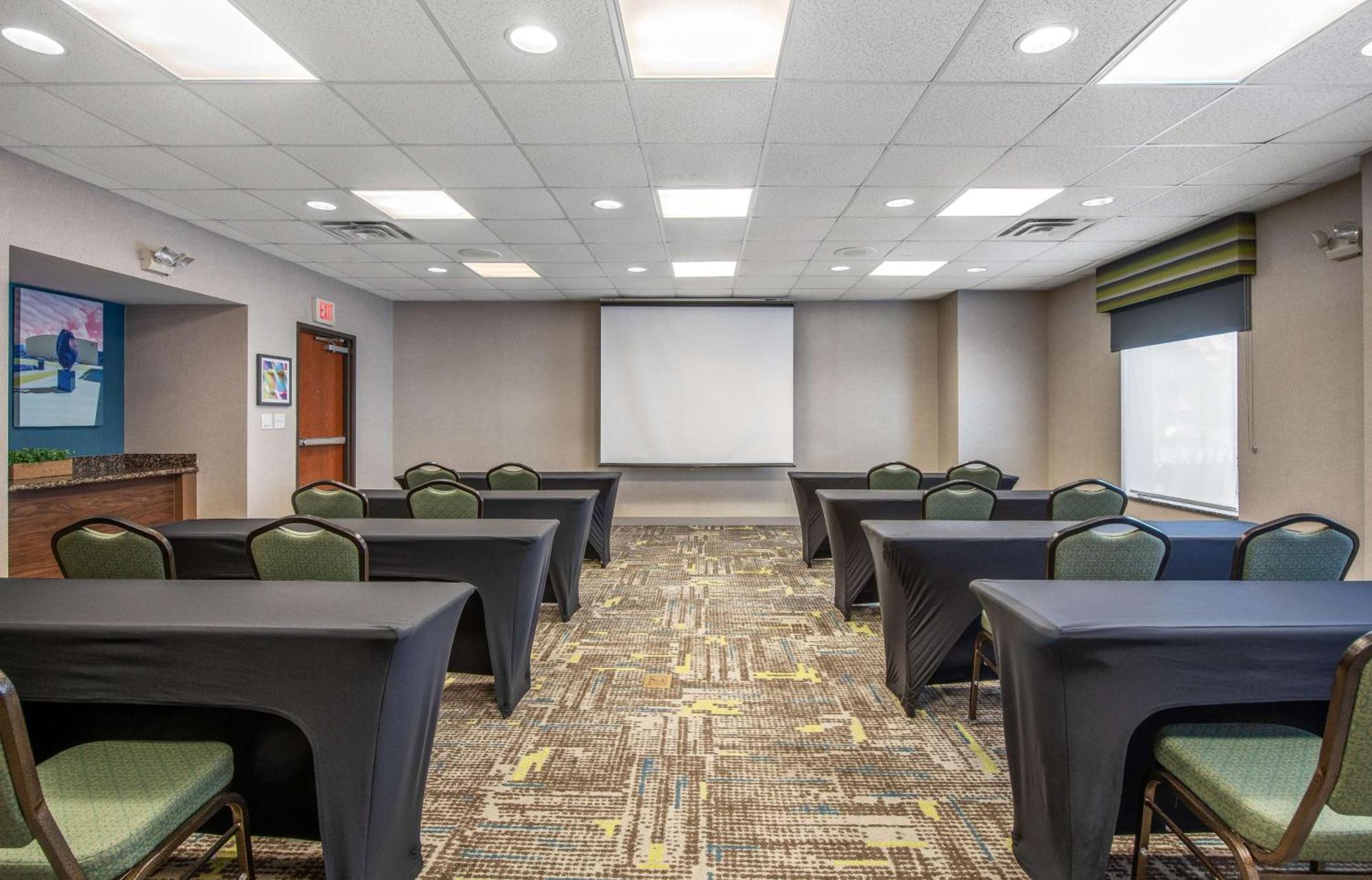 Hampton Inn & Suites Dallas-Алън Екстериор снимка