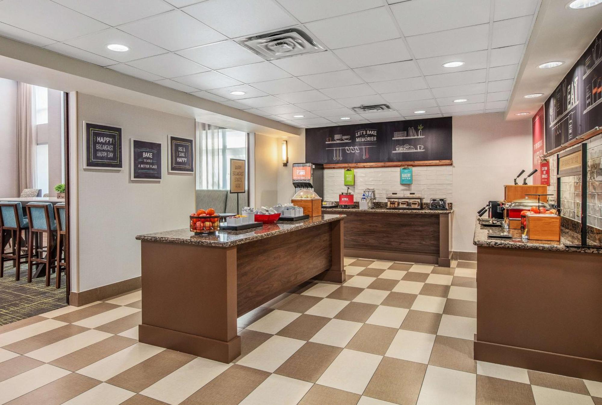 Hampton Inn & Suites Dallas-Алън Екстериор снимка