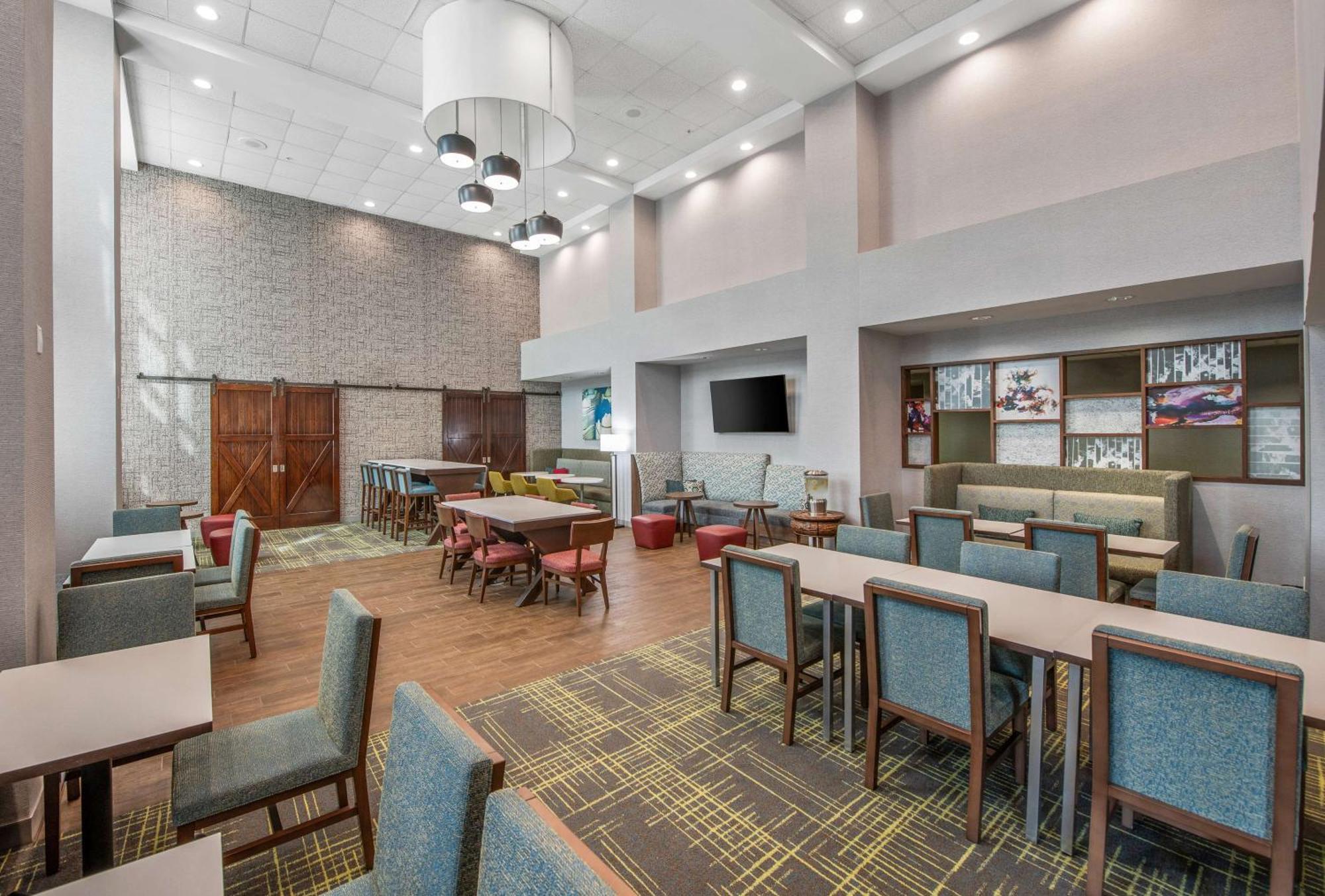 Hampton Inn & Suites Dallas-Алън Екстериор снимка